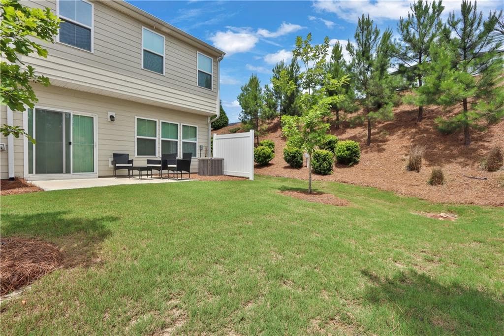 3 bedroom, 3 bathroom, 1,770 sq ft townhouse under contract at 256 Salt Lake Lane, Hoschton, GA 30548 — photo 5