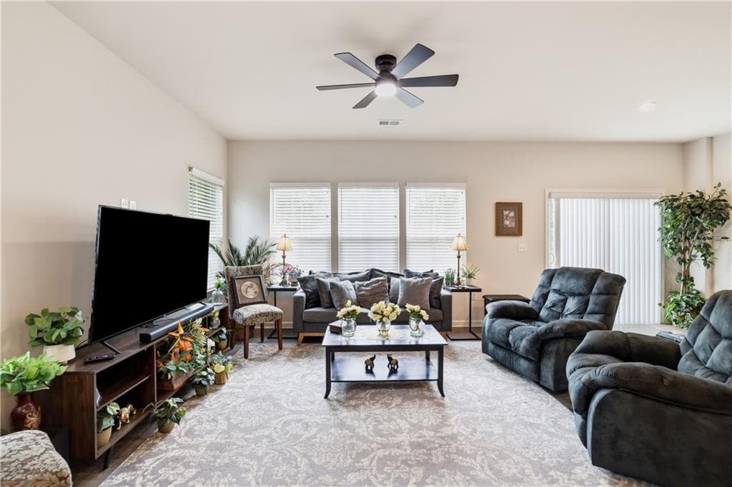 3 bedroom, 3 bathroom, 1,770 sq ft townhouse under contract at 256 Salt Lake Lane, Hoschton, GA 30548 — photo 10