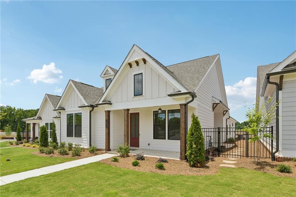 3 bedroom, 2 bathroom, 1,800 sq ft single family residence for sale at 1036 Eastman Court, Hoschton, GA 30548 — photo 9
