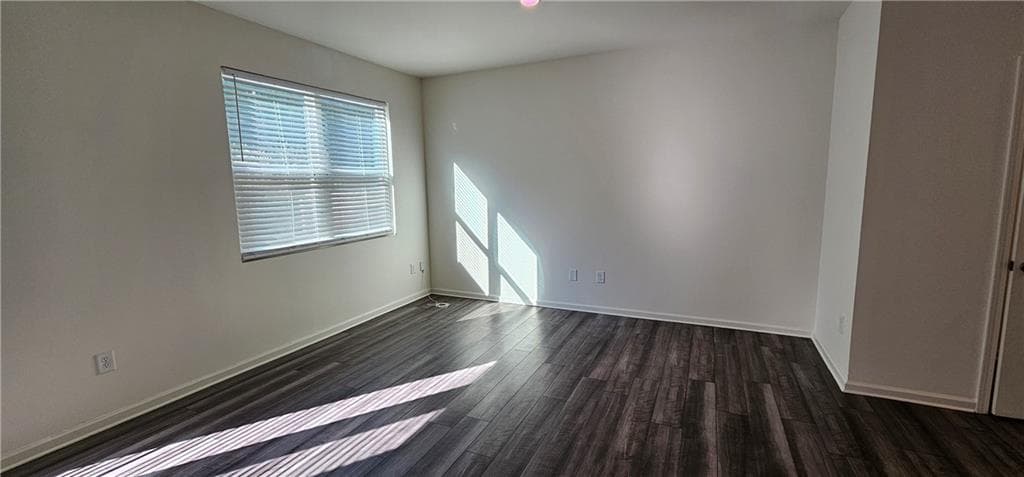 3 bedroom, 3 bathroom, 1,421 sq ft townhouse for sale at 3488 Cardinal Drive, Atlanta, GA 30331 — photo 5