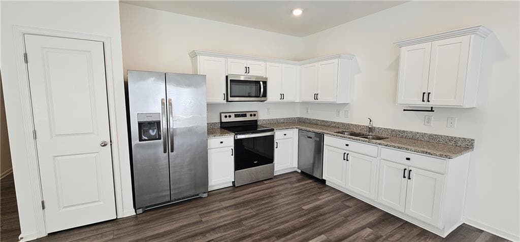 3 bedroom, 3 bathroom, 1,421 sq ft townhouse for sale at 3488 Cardinal Drive, Atlanta, GA 30331 — photo 7