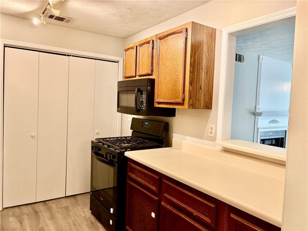 2 bedroom, 2 bathroom, 1,244 sq ft condominium for sale at 1380 Brockett Place, Clarkston, GA 30021 — photo 8