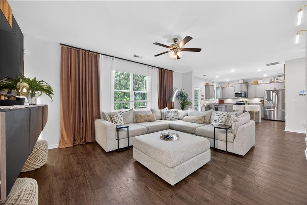 4 bedroom, 3 bathroom, 2,449 sq ft single family residence for sale at 1253 Richmond Court, Atlanta, GA 30354 — photo 4