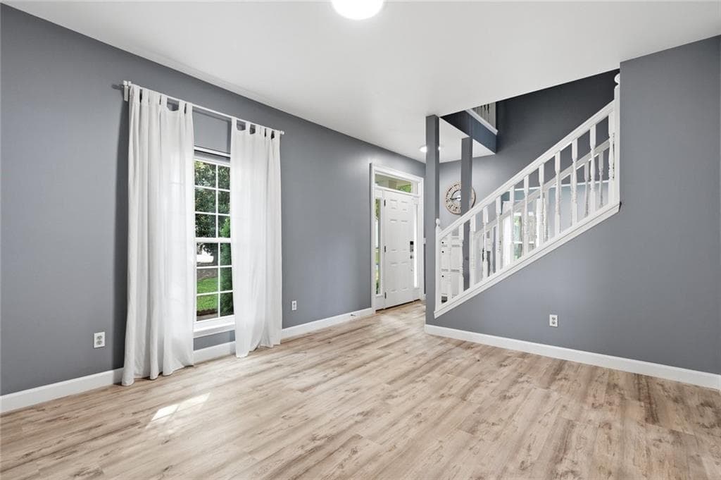 4 bedroom, 3 bathroom, 2,970 sq ft single family residence for sale at 500 Willow Lookout, Alpharetta, GA 30022 — photo 4