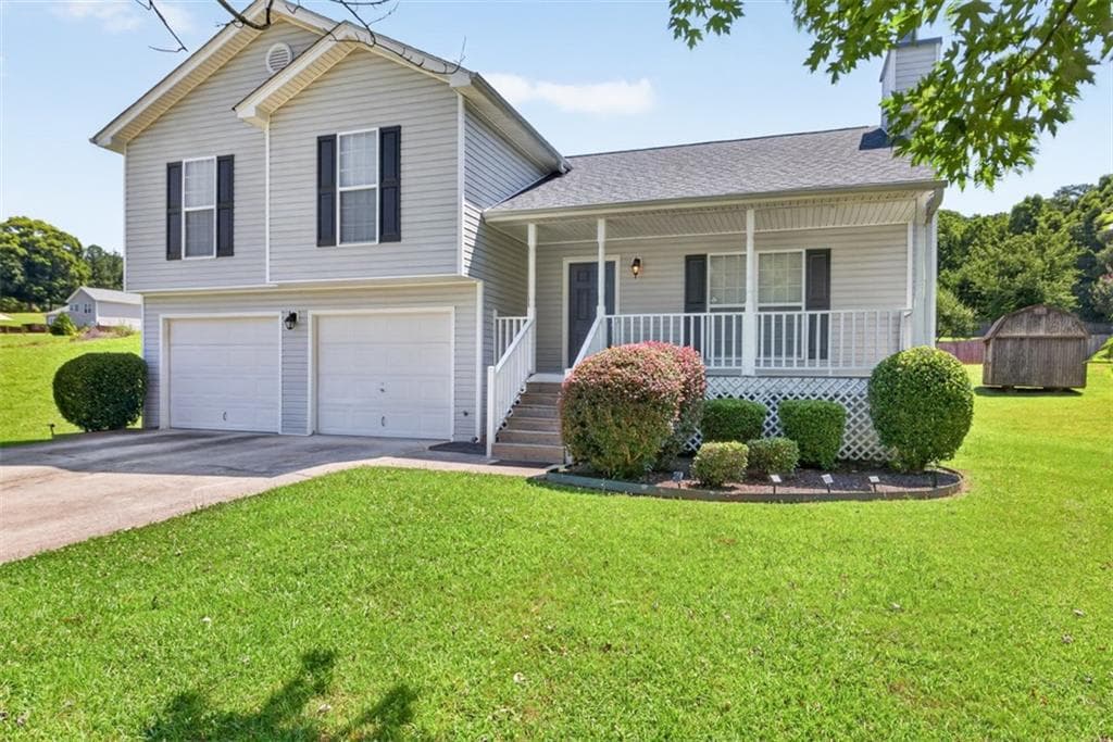 4 bedroom, 3 bathroom, 1,723 sq ft single family residence for sale at 1234 Palmer Drive, Winder, GA 30680 — photo 2
