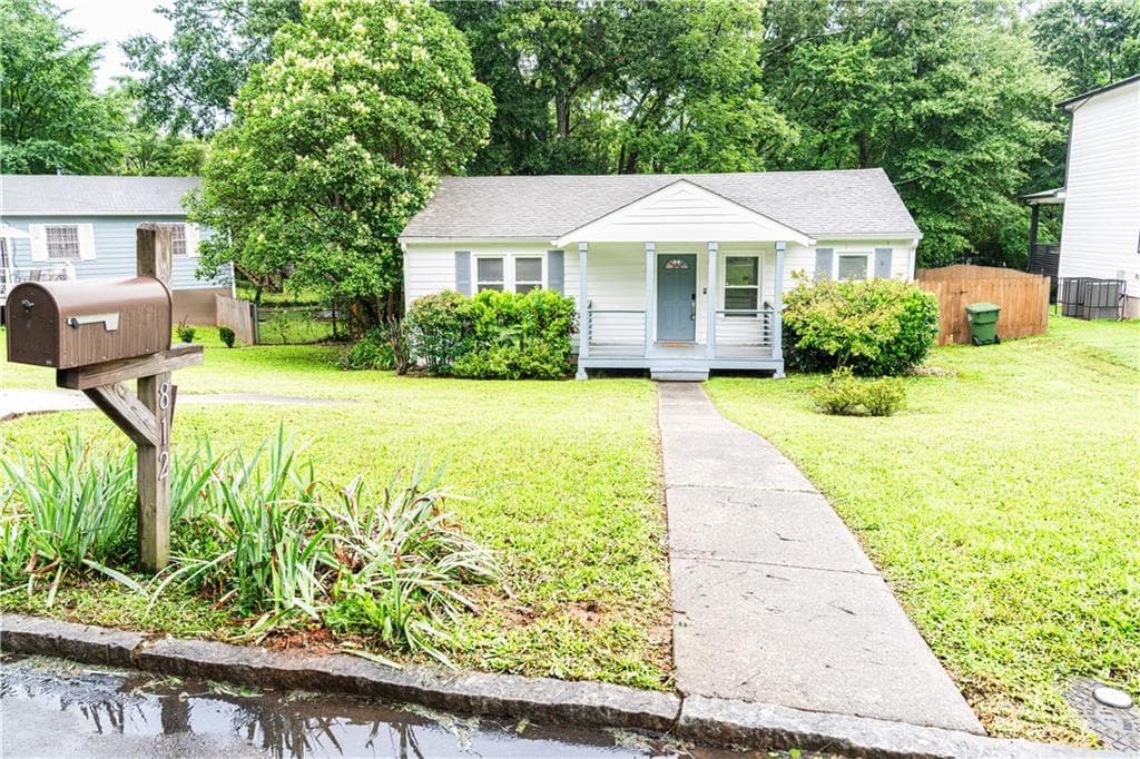 2 bedroom, 2 bathroom, 912 sq ft single family residence for sale at 812 Flat Shoals Way, Atlanta, GA 30316 — photo 2