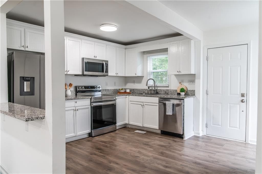 2 bedroom, 2 bathroom, 912 sq ft single family residence for sale at 812 Flat Shoals Way, Atlanta, GA 30316 — photo 8