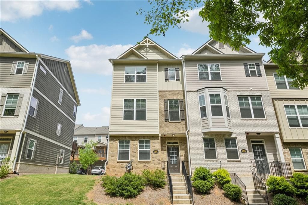 3 bedroom, 4 bathroom, 1,880 sq ft townhouse sold at 979 Allegro Park, Marietta, GA 30067