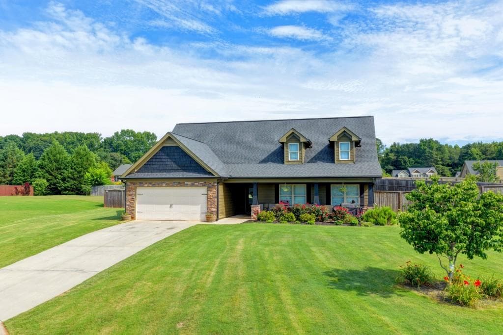 4 bedroom, 3 bathroom, 2,689 sq ft single family residence for sale at 82 Lake Point Court, Jefferson, GA 30549 — photo 1 of 70