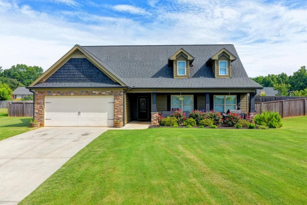 4 bedroom, 3 bathroom, 2,689 sq ft single family residence for sale at 82 Lake Point Court, Jefferson, GA 30549 — photo 3
