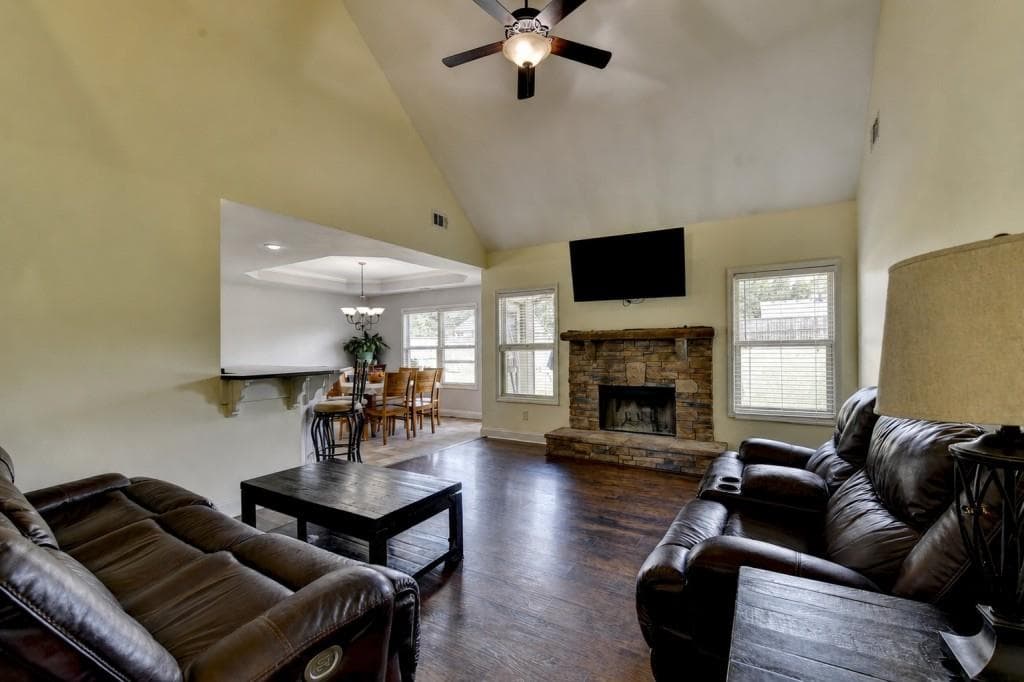 4 bedroom, 3 bathroom, 2,689 sq ft single family residence for sale at 82 Lake Point Court, Jefferson, GA 30549 — photo 7