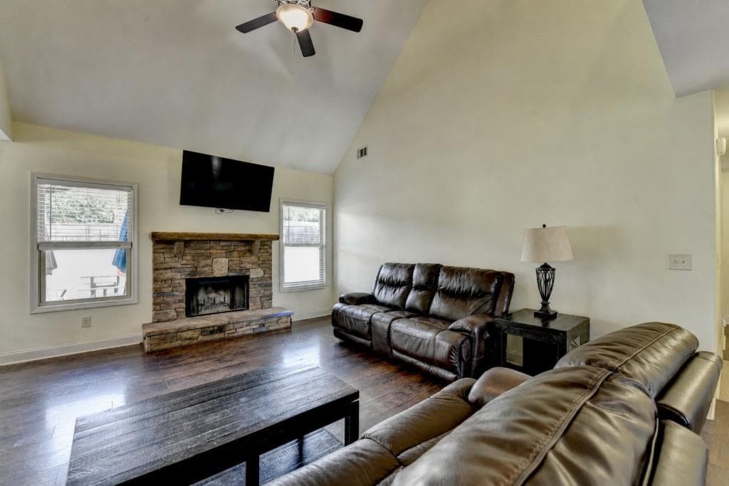 4 bedroom, 3 bathroom, 2,689 sq ft single family residence for sale at 82 Lake Point Court, Jefferson, GA 30549 — photo 8
