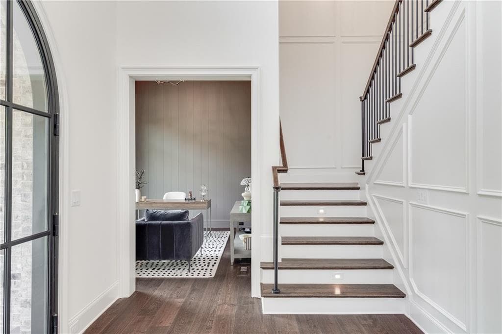 5 bedroom, 6 bathroom, 7,844 sq ft single family residence for sale at 228 Thomas Circle, Roswell, GA 30075 — photo 5