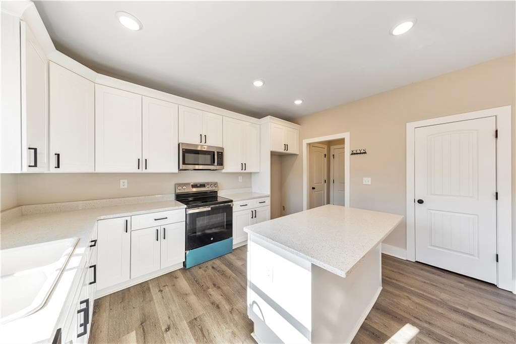 4 bedroom, 3 bathroom, 2,335 sq ft single family residence for rent at 336 Nobleman Way, Canton, GA 30114 for $2,300 a month — photo 2