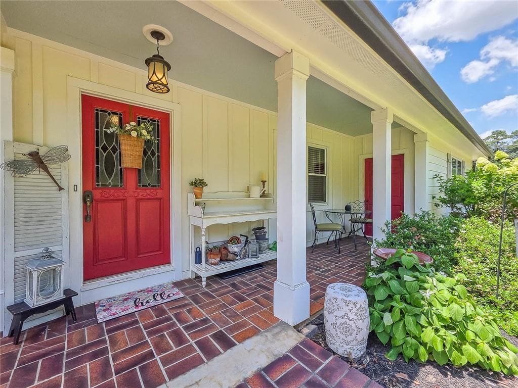 4 bedroom, 3 bathroom, 2,532 sq ft single family residence for sale at 403 Old Rosser Road, Stone Mountain, GA 30087 — photo 4