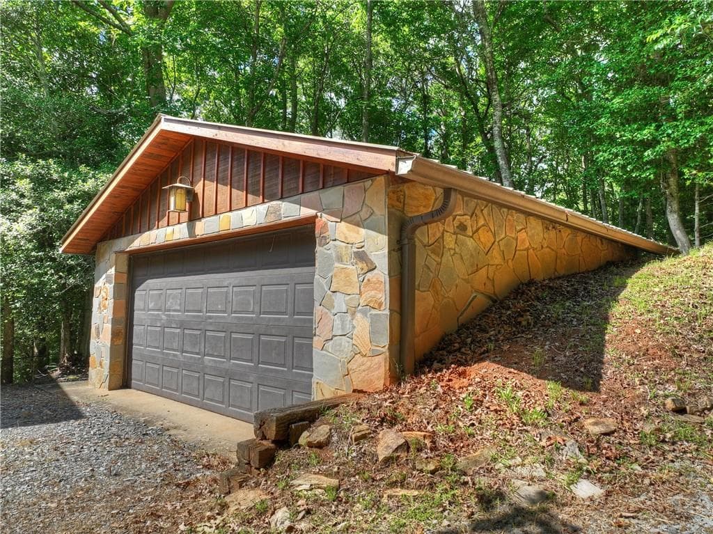 4 bedroom, 3 bathroom, 2,574 sq ft single family residence for sale at 100 Arrow Way, Mineral Bluff, GA 30559 — photo 4