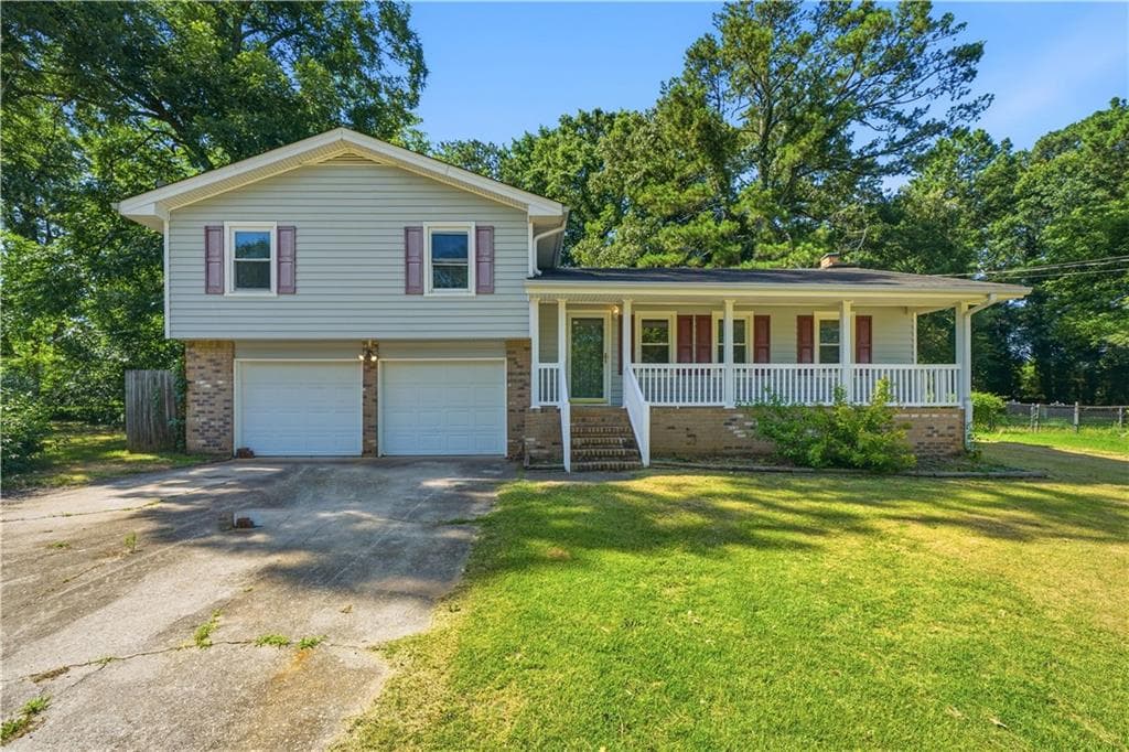 3 bedroom, 2 bathroom, 1,344 sq ft single family residence for sale at 372 Plantation Boulevard, Lawrenceville, GA 30046 — photo 1 of 60