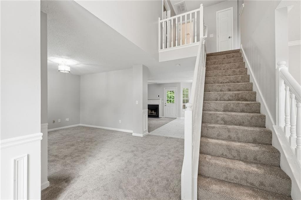 4 bedroom, 3 bathroom, 1,934 sq ft single family residence under contract at 155 Apache Street, Atlanta, GA 30331 — photo 2