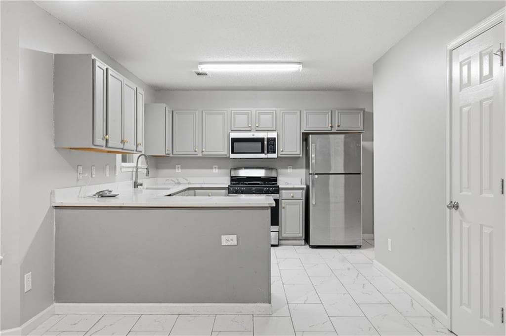 4 bedroom, 3 bathroom, 1,934 sq ft single family residence under contract at 155 Apache Street, Atlanta, GA 30331 — photo 10