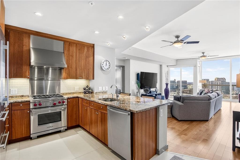 2 bedroom, 2 bathroom, 1,568 sq ft condominium sold at 3325 Piedmont Road 2005, Atlanta, GA 30305