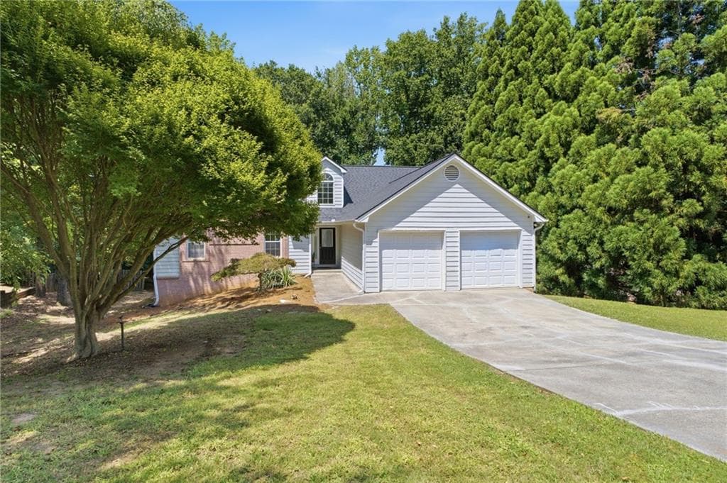 5 bedroom, 3 bathroom, 1,796 sq ft single family residence for sale at 1545 Smoke Hill Drive, Hoschton, GA 30548 — photo 2