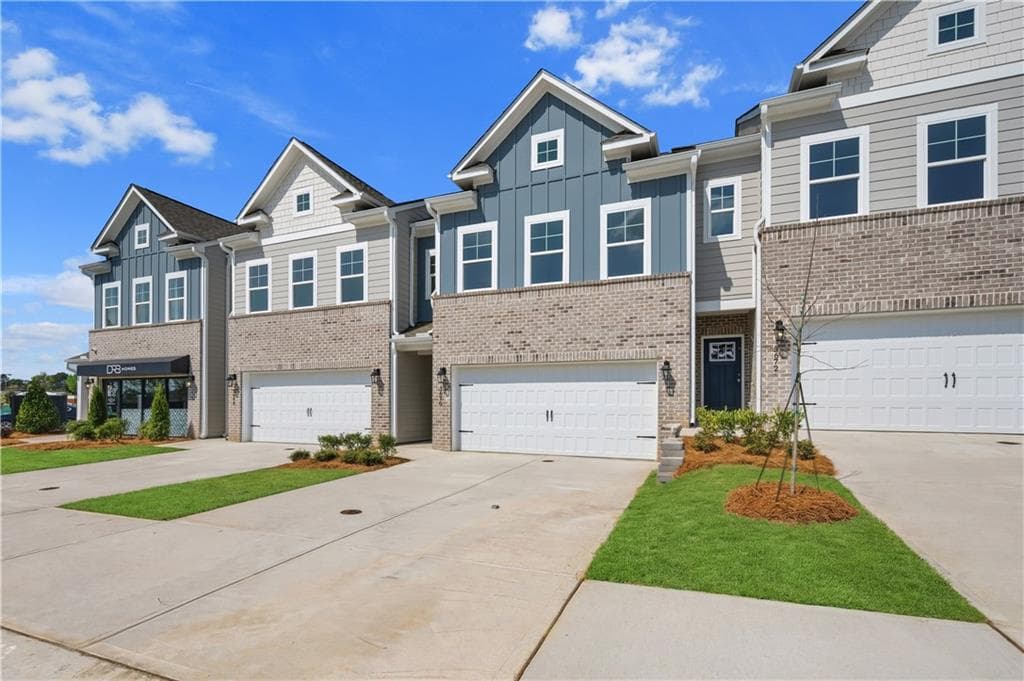 3 bedroom, 3 bathroom, 1,849 sq ft townhouse for sale at 3639 Donovan Circle, Loganville, GA 30052 — photo 2