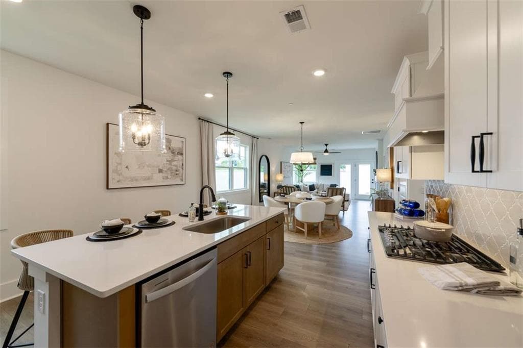 4 bedroom, 3 bathroom, 2,574 sq ft single family residence for sale at 1899 Glasswing Court, Marietta, GA 30066 — photo 8