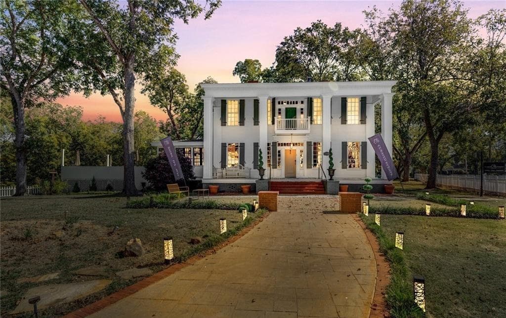 5 bedroom, 5 bathroom, 3,199 sq ft single family residence for sale at 421 E Greene Street, Monticello, GA 31064 — photo 2