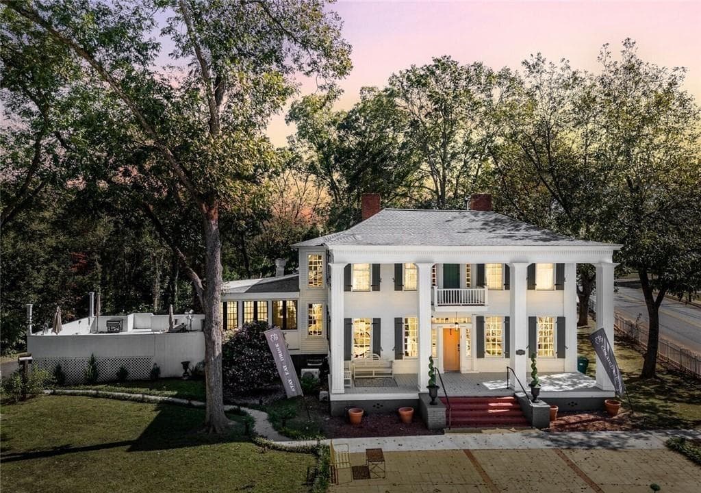 5 bedroom, 5 bathroom, 3,199 sq ft single family residence for sale at 421 E Greene Street, Monticello, GA 31064 — photo 3