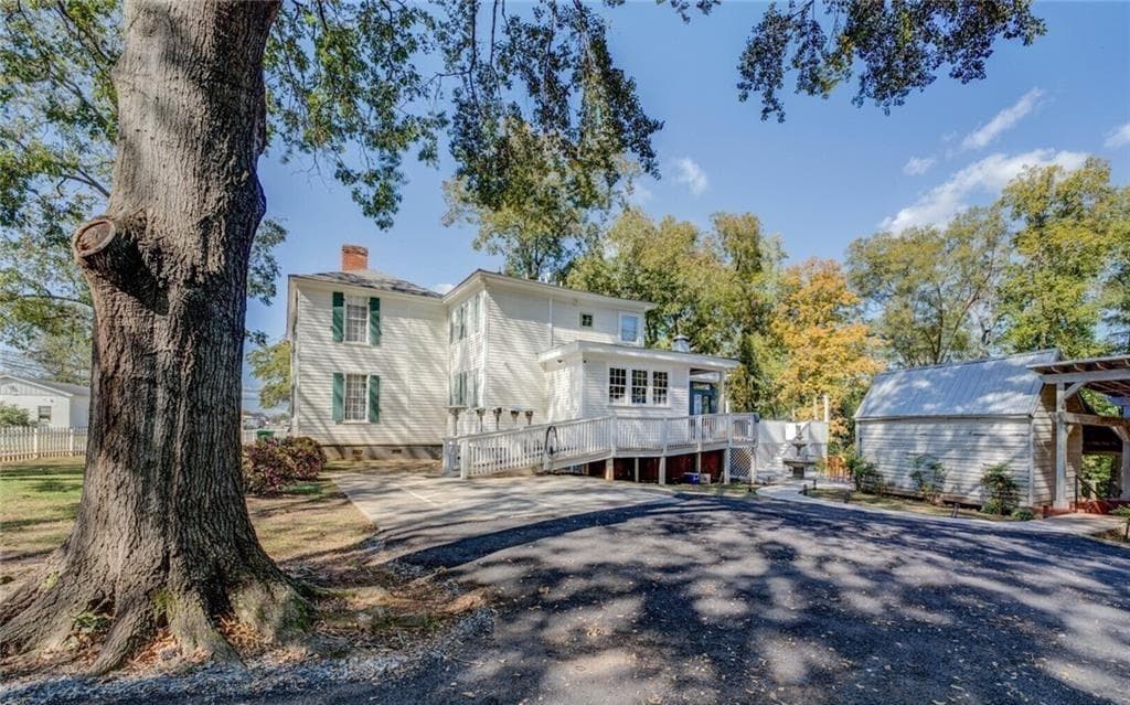5 bedroom, 5 bathroom, 3,199 sq ft single family residence for sale at 421 E Greene Street, Monticello, GA 31064 — photo 7