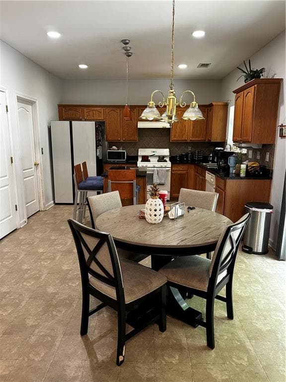 5 bedroom, 3 bathroom, 2,976 sq ft single family residence for sale at 4457 Sequoia Park Trail, Snellville, GA 30039 — photo 10