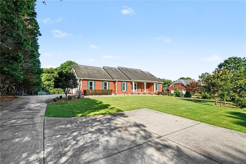 4 bedroom, 5 bathroom, 3,350 sq ft single family residence under contract at 2822 Green Road, Loganville, GA 30052 — photo 2
