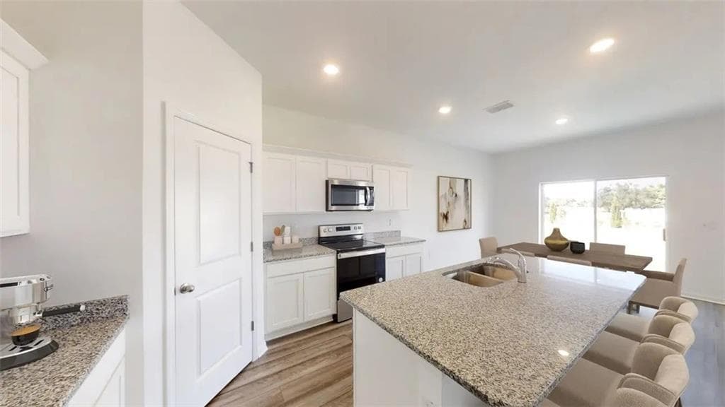 4 bedroom, 3 bathroom, 2,407 sq ft single family residence for sale at 356 Silverton Drive, Dacula, GA 30019 — photo 4