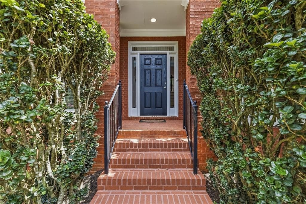 6 bedroom, 5 bathroom, 4,401 sq ft single family residence for sale at 2815 Arabian Trail, Marietta, GA 30062 — photo 2