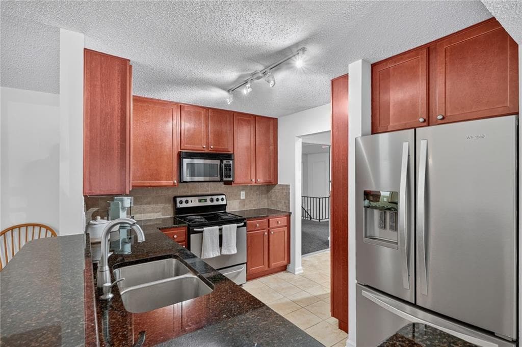 2 bedroom, 1 bathroom, 1,036 sq ft condominium for sale at 3650 Ashford Dunwoody Road 516, Brookhaven, GA 30319 — photo 3