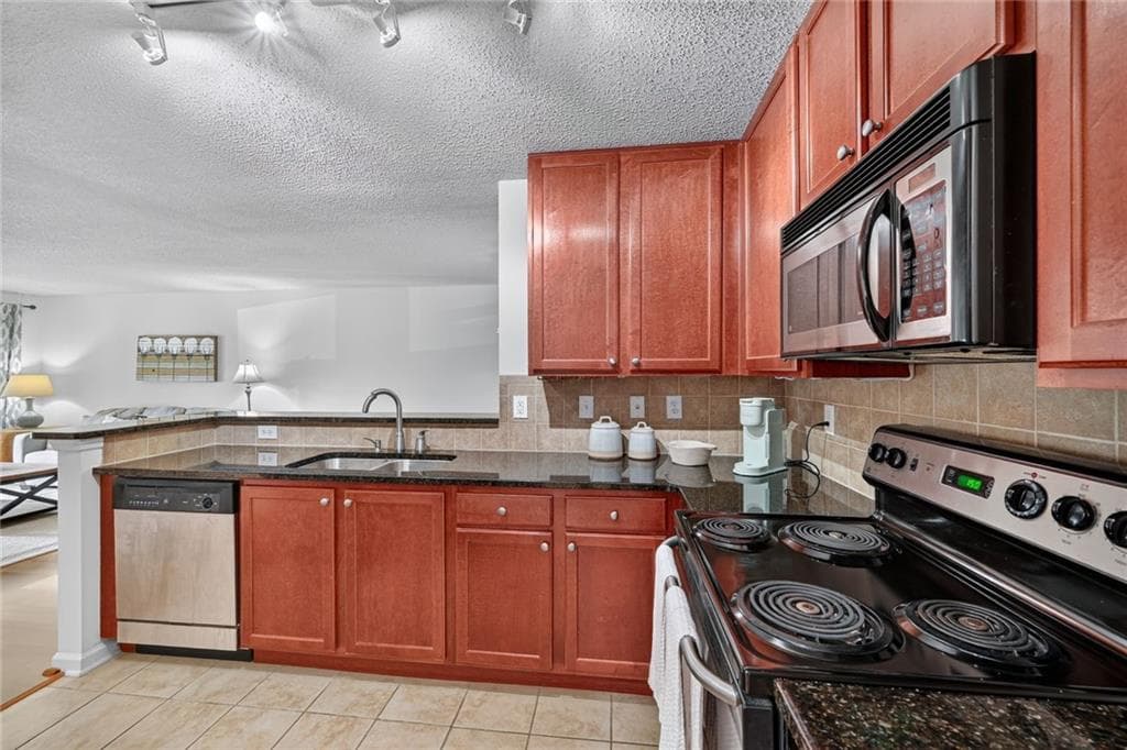 2 bedroom, 1 bathroom, 1,036 sq ft condominium for sale at 3650 Ashford Dunwoody Road 516, Brookhaven, GA 30319 — photo 4