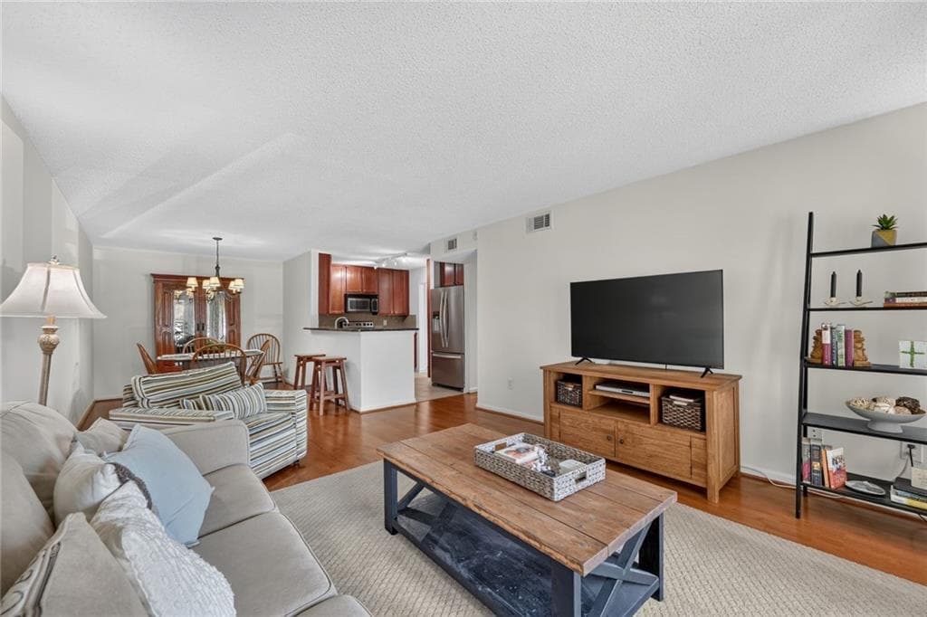 2 bedroom, 1 bathroom, 1,036 sq ft condominium for sale at 3650 Ashford Dunwoody Road 516, Brookhaven, GA 30319 — photo 7