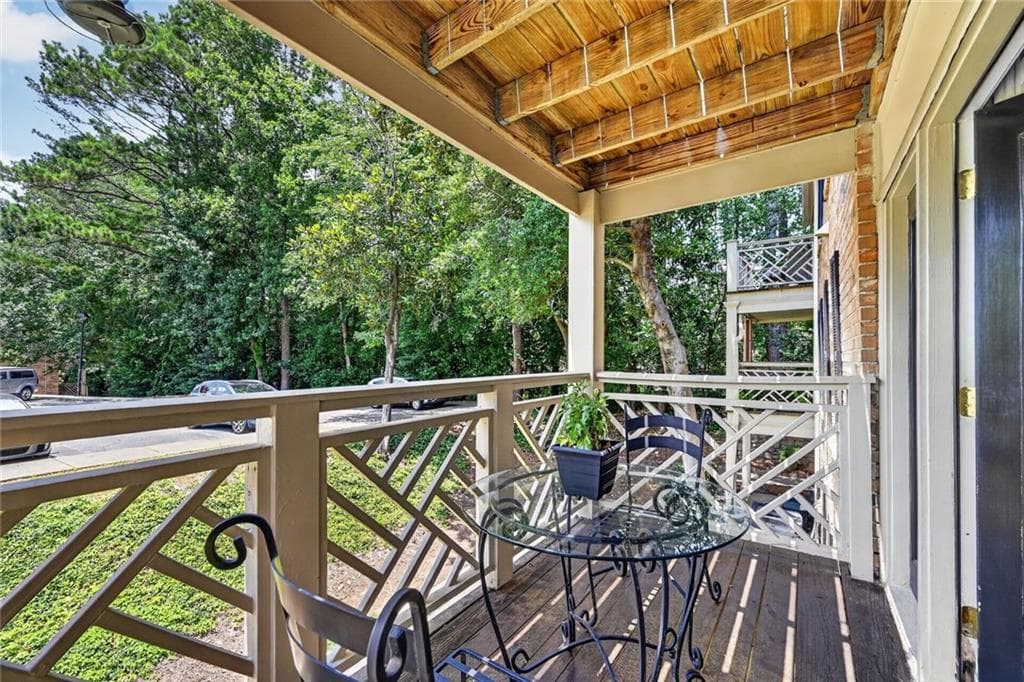 2 bedroom, 1 bathroom, 1,036 sq ft condominium for sale at 3650 Ashford Dunwoody Road 516, Brookhaven, GA 30319 — photo 8