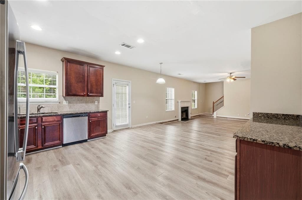 5 bedroom, 3 bathroom, 3,508 sq ft single family residence for sale at 4316 Defoors Farm Trail, Powder Springs, GA 30127 — photo 8