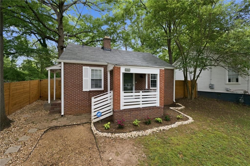 2 bedroom, 1 bathroom, 783 sq ft single family residence under contract at 1475 Elizabeth Lane, Atlanta, GA 30344 — photo 2