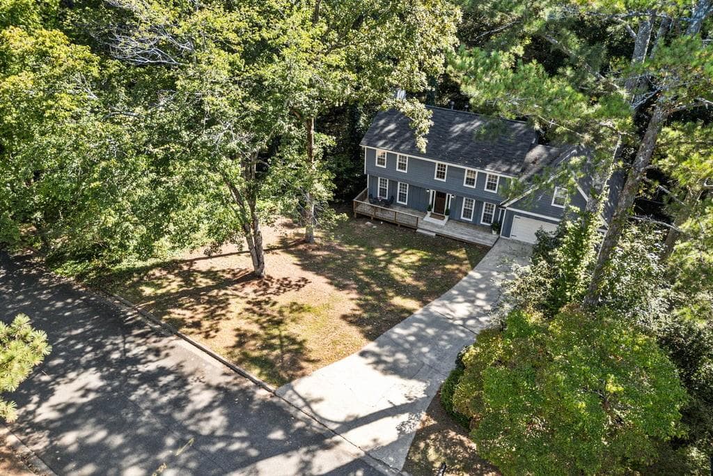 4 bedroom, 3 bathroom, 2,389 sq ft single family residence under contract at 345 Chaffin Ridge Court, Roswell, GA 30075 — photo 2