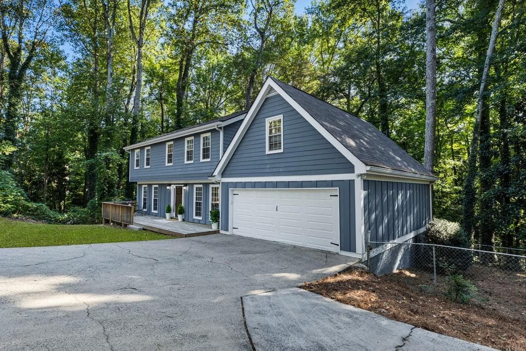 4 bedroom, 3 bathroom, 2,389 sq ft single family residence under contract at 345 Chaffin Ridge Court, Roswell, GA 30075 — photo 6