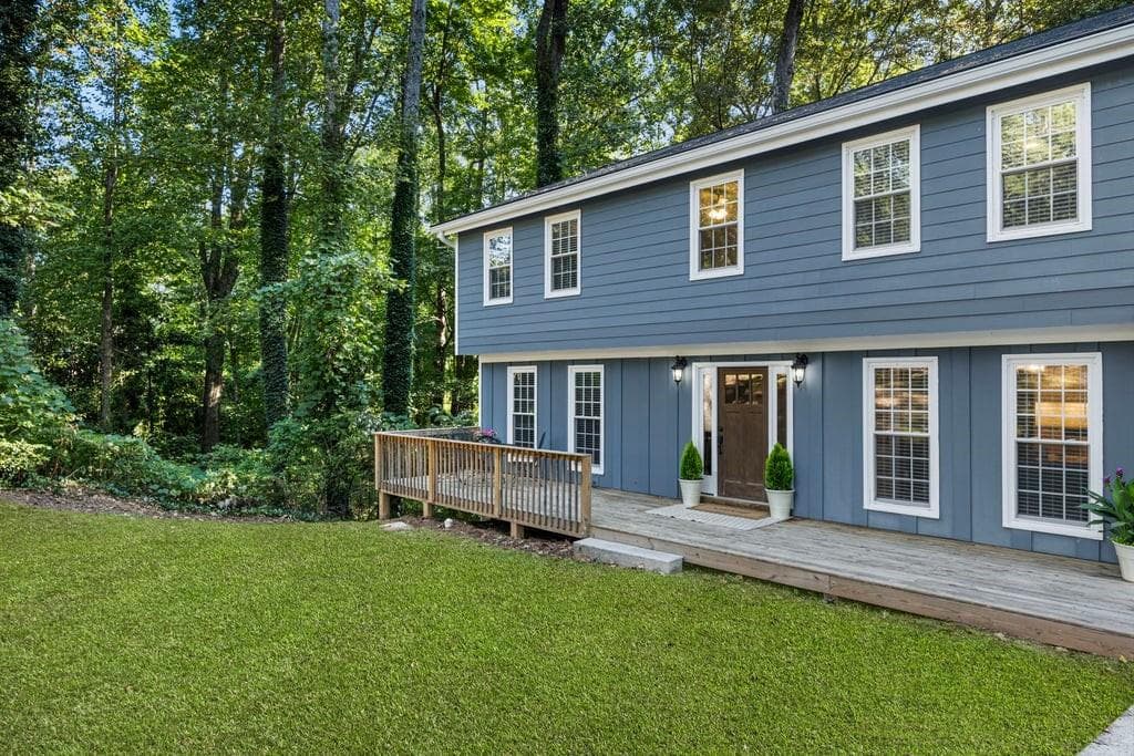 4 bedroom, 3 bathroom, 2,389 sq ft single family residence under contract at 345 Chaffin Ridge Court, Roswell, GA 30075 — photo 8