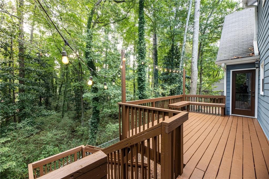 4 bedroom, 3 bathroom, 2,389 sq ft single family residence under contract at 345 Chaffin Ridge Court, Roswell, GA 30075 — photo 4
