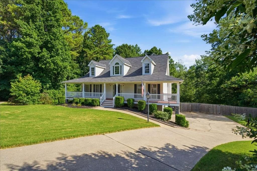 3 bedroom, 4 bathroom, 2,933 sq ft single family residence for sale at 923 Whitby Drive, Douglasville, GA 30134 — photo 2