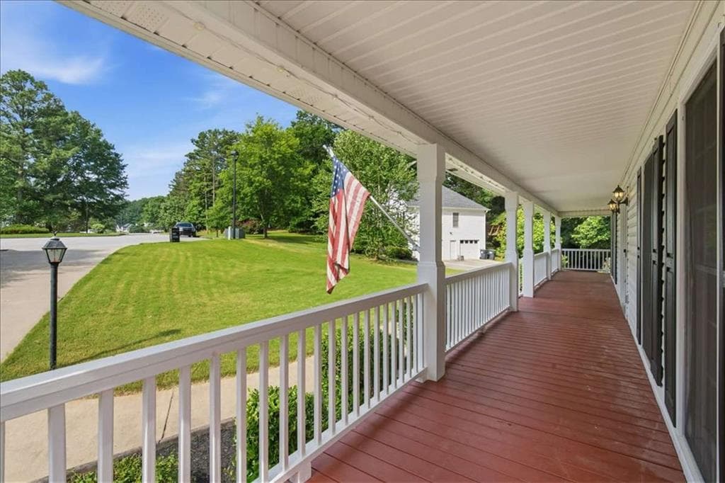 3 bedroom, 4 bathroom, 2,933 sq ft single family residence for sale at 923 Whitby Drive, Douglasville, GA 30134 — photo 4