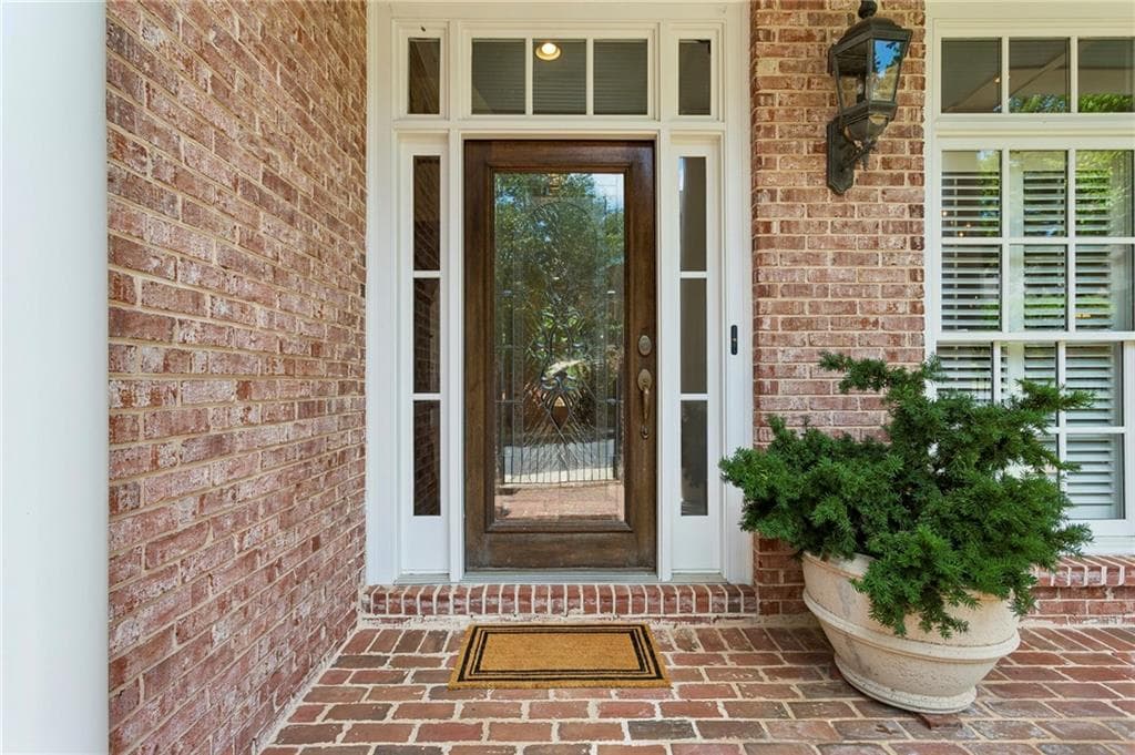4 bedroom, 6 bathroom, 5,544 sq ft single family residence for sale at 4267 Olde Mill Lane, Atlanta, GA 30342 — photo 5