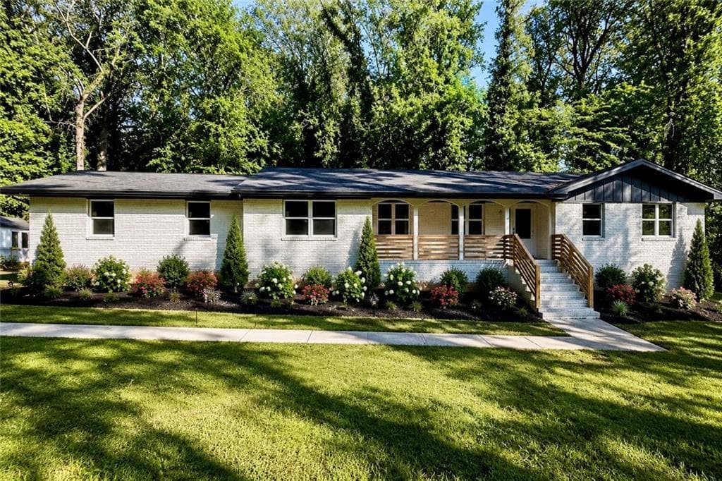6 bedroom, 3 bathroom, 4,250 sq ft single family residence for sale at 1110 SW Oriole Drive, Atlanta, GA 30311