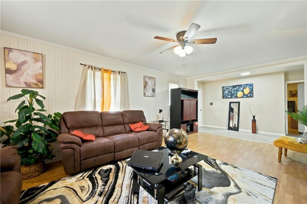 5 bedroom, 2 bathroom, 1,862 sq ft single family residence for sale at 1020 Cedar Circle, Forest Park, GA 30297 — photo 5