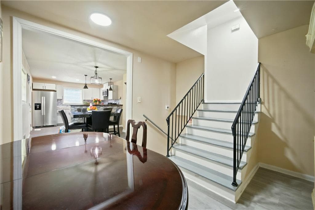 5 bedroom, 2 bathroom, 1,862 sq ft single family residence for sale at 1020 Cedar Circle, Forest Park, GA 30297 — photo 6